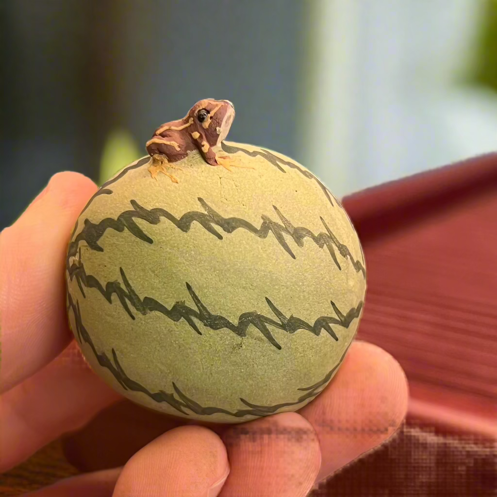 Frog on the watermelon, spitting water effect Tea pet #1244