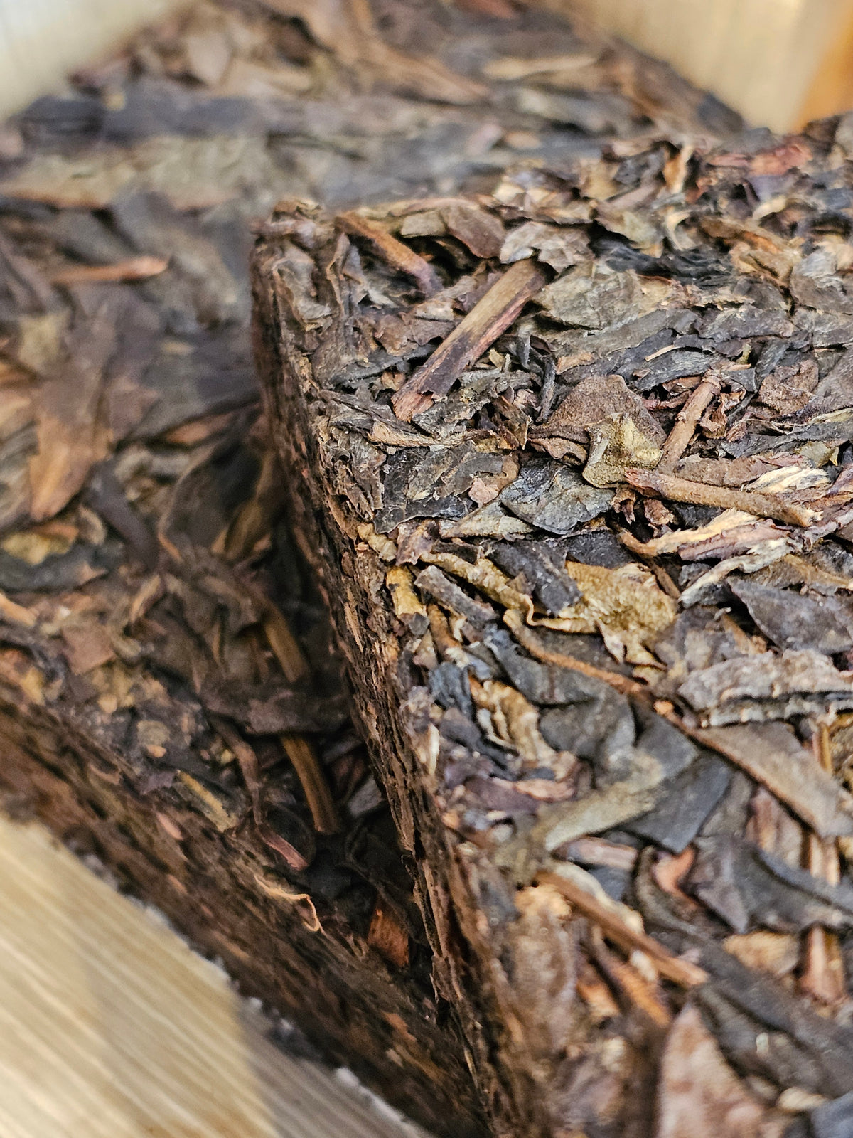Raw (Sheng) pu-erh Yi Wu Gu Shu "Bamboo Brick" 2009, 500 g