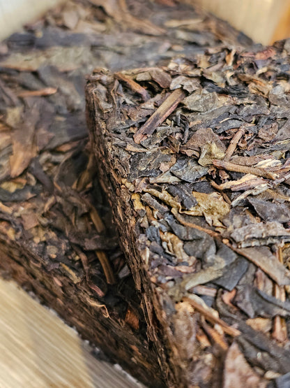 Raw (Sheng) pu-erh Yi Wu Gu Shu "Bamboo Brick" 2009, 500 g