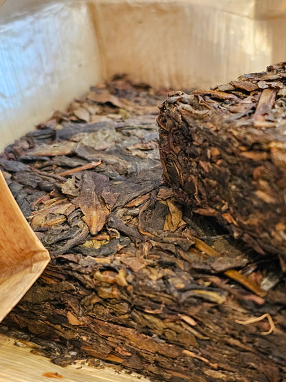 Raw (Sheng) pu-erh Yi Wu Gu Shu "Bamboo Brick" 2009, 500 g