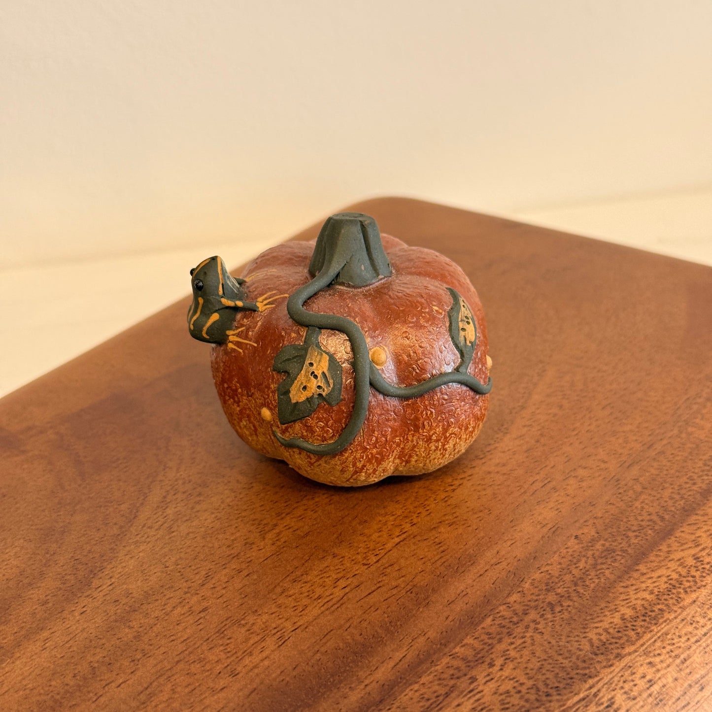Frog on the pumpkin, spitting water